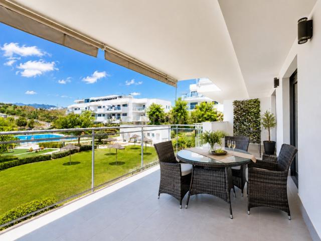 Apartamento moderno con gran terraza, piscina y garaje en El Lagar – La Cala de Mijas