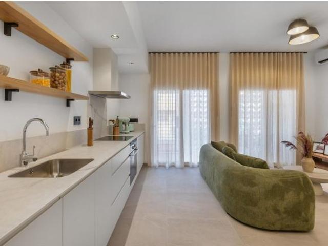 Apartamento moderno de 1 dormitorio a solo 150 m del mar a la venta en Torrevieja