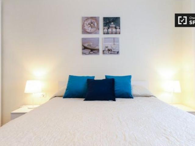 Apartamento moderno de 2 dormitorios con estudio en alquiler en el Eixample central