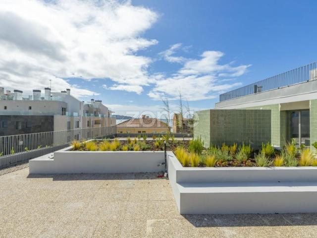 Apartamento moderno de 3 quartos em Dafundo, com terraço panorâmico