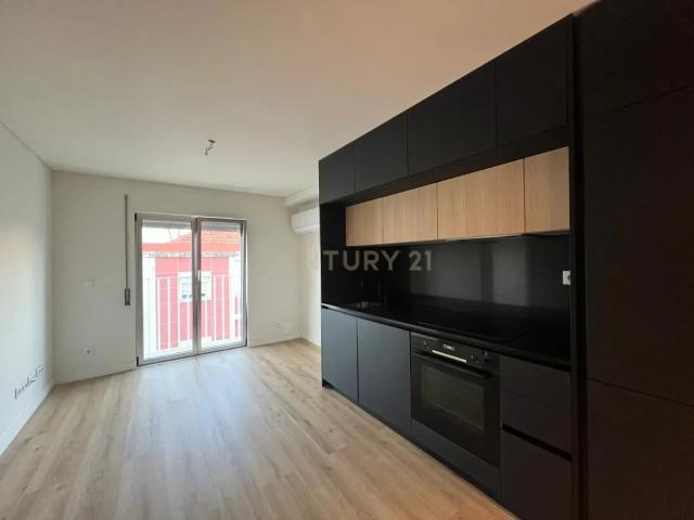 Apartamento Moderno em Moscavide, Loures