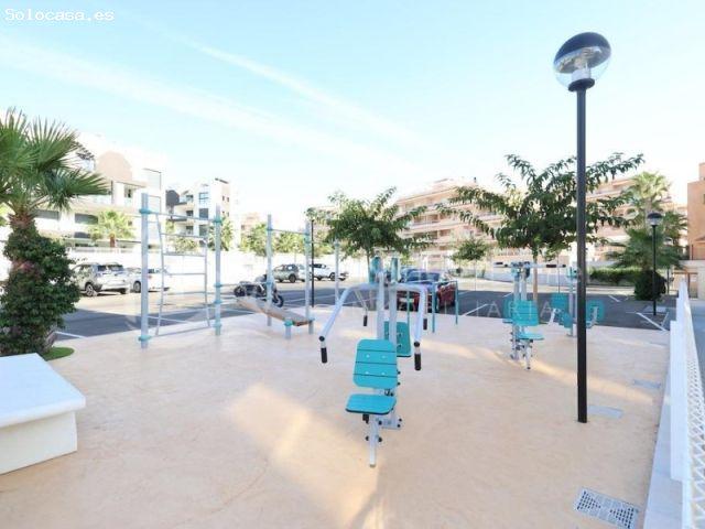 Apartamento Moderno en Villamartín: Vistas a Piscina, Terraza y Listo para