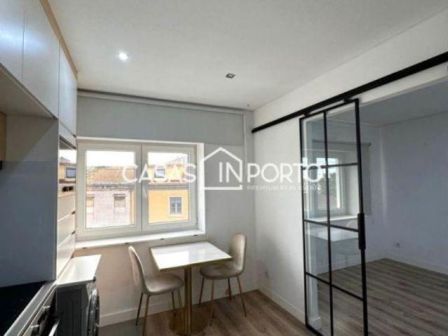 Apartamento Moderno Próximo ao Metro de Campanhã | 26054087285