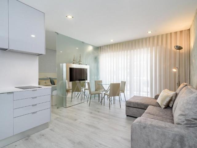 Apartamento Moderno T1 no Junqueiro Parede