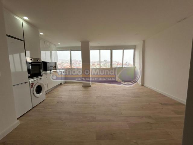 Apartamento na Amadora Damaia LXAMD026