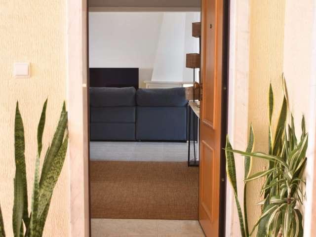 Apartamento na Estrada da Rocha, Linda a Velha com 100 m² com 2 quartos