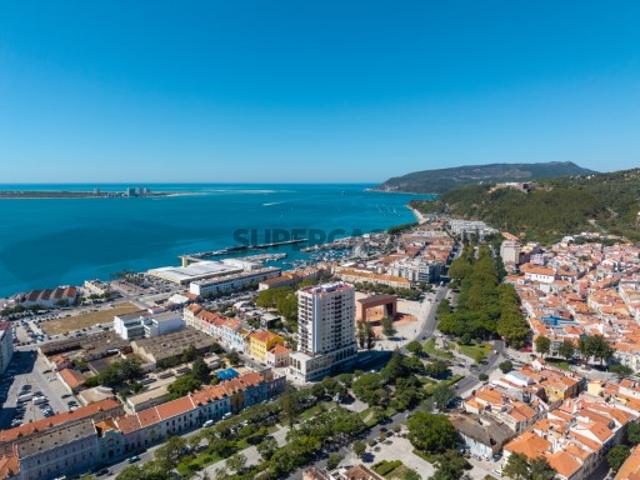 Apartamento na Luisa Todi com vista para o rio Sado!