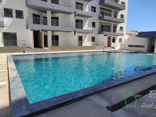Apartamento no bloco C, rés do chão.Distingue se por um belo. 85m² Olhão