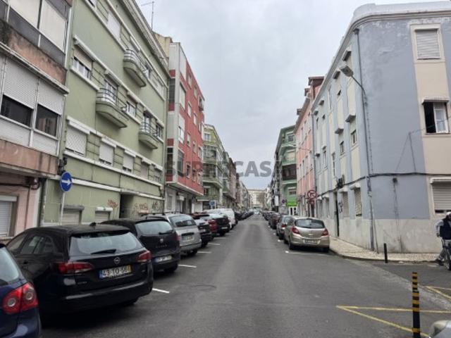 Apartamento no centro de Moscavide Excelente oportunidade de investimento