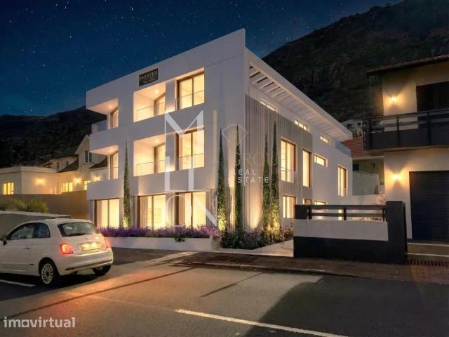 Apartamento T0 com quintal, no centro de Machico