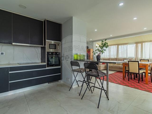 Apartamento, Nogueira e Silva Escura