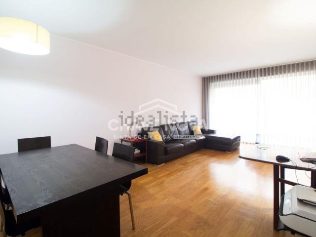 Apartamento, Nogueira e Silva Escura
