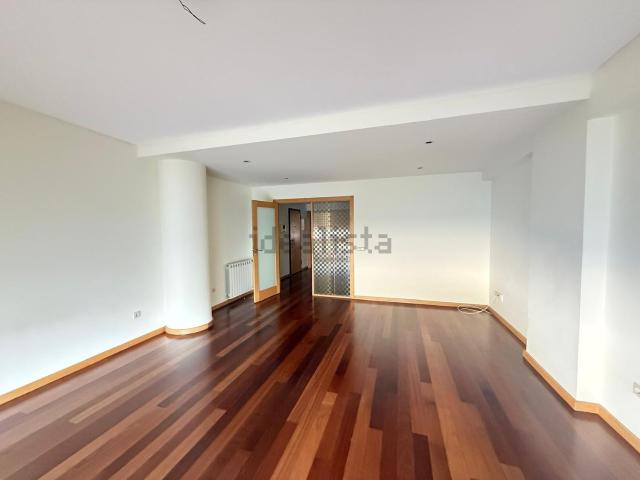 Apartamento, Nogueiró e Tenões