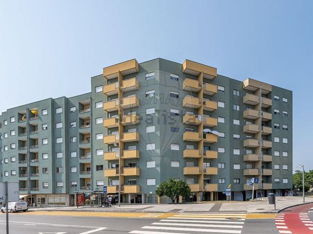 Apartamento, Nogueiró e Tenões