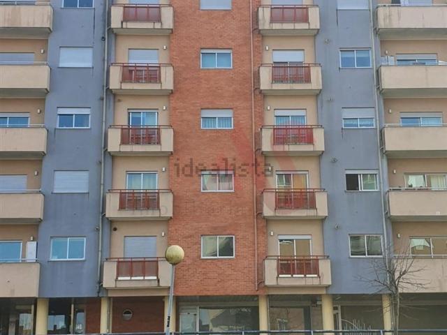 Apartamento, Nogueiró e Tenões