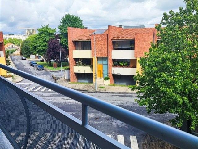 Apartamento, Nogueiró e Tenões