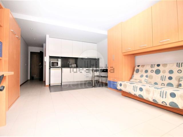 Apartamento, Nogueiró e Tenões