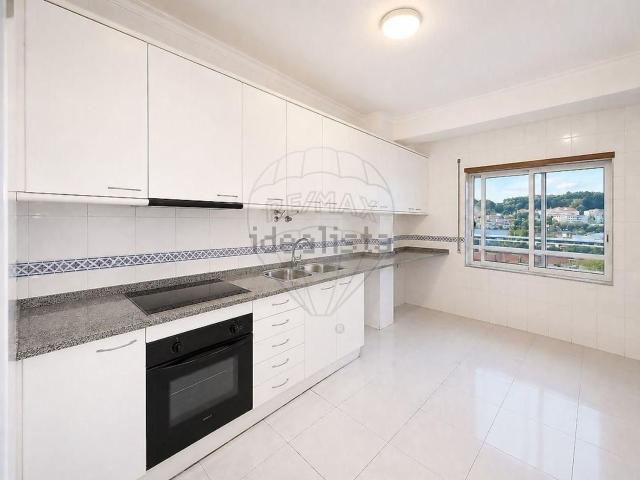 Apartamento, Nogueiró e Tenões