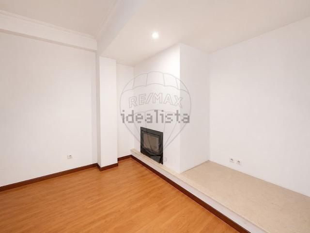 Apartamento, Nogueiró e Tenões
