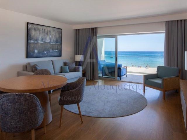 Apartamento novo na 1 linha da praia