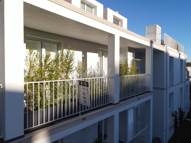 Apartamento novo à venda no Monte Estoril, com 3 suites. Prédio com elevador e garagem
