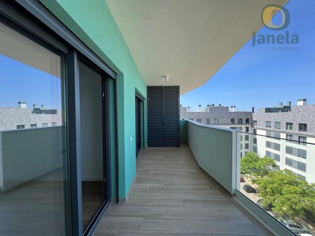 Apartamento Novo com piscina, garagem e grande varanda 60m² Faro Sé e São Pedro