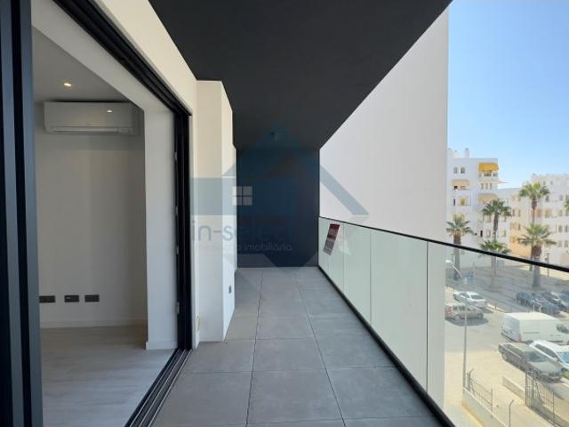 APARTAMENTO NOVO T2 QUARTEIRA 200 m PRAIA