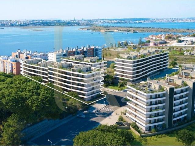 Apartamento novo T3 com terraço e jacuzzi no Seixal
