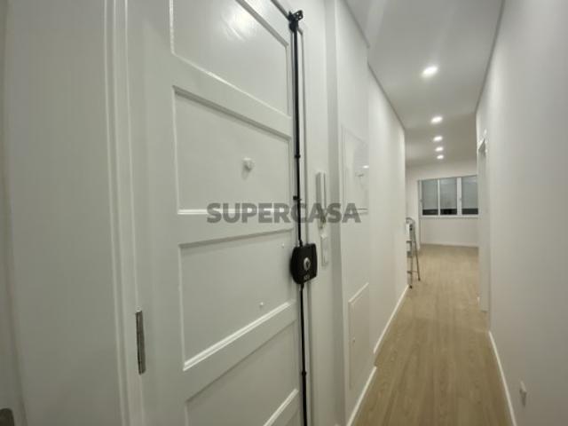 Apartamento p/ Venda T2 Moscavide Remodelado 2º Andar Varanda