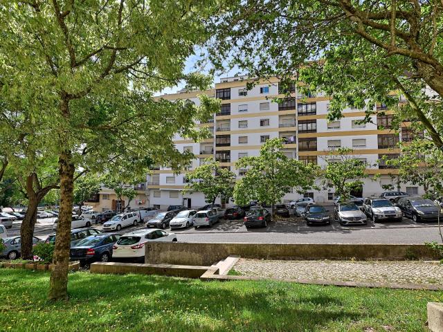 Apartamento para arrendar em Belas, Sintra 2 Quartos * Visitas a partir de 1 Agosto
