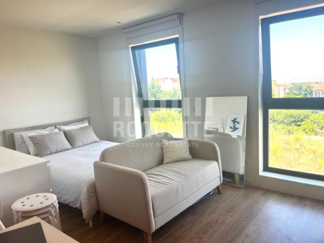 Apartamento para arrendar T0 como novo, situado em pleno Pólo Universitário do Porto!