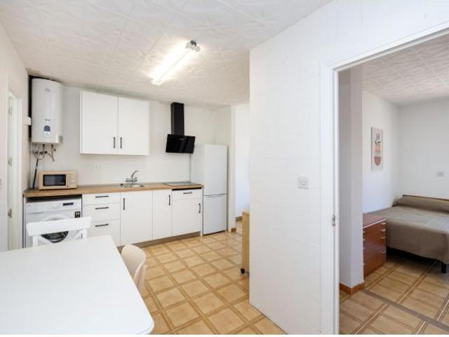 Apartamento para empresas, junto CITAI/IFMIF DONES, 1 dormitorio, 2 camas y balcón