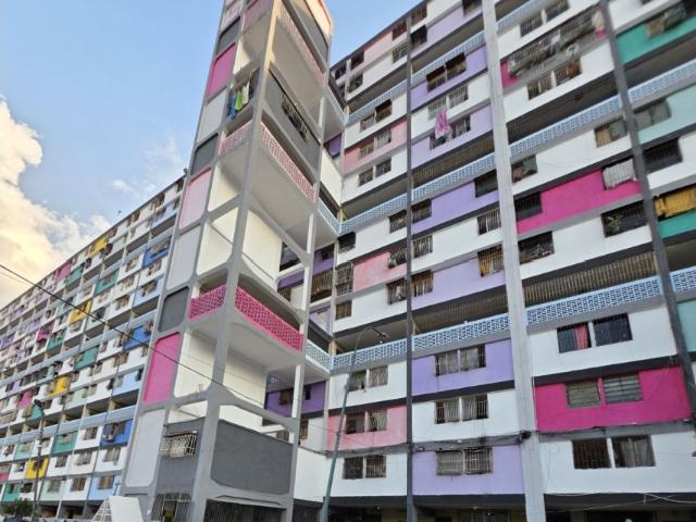 Apartamento para remodelar en el 23 de Enero La Sierra