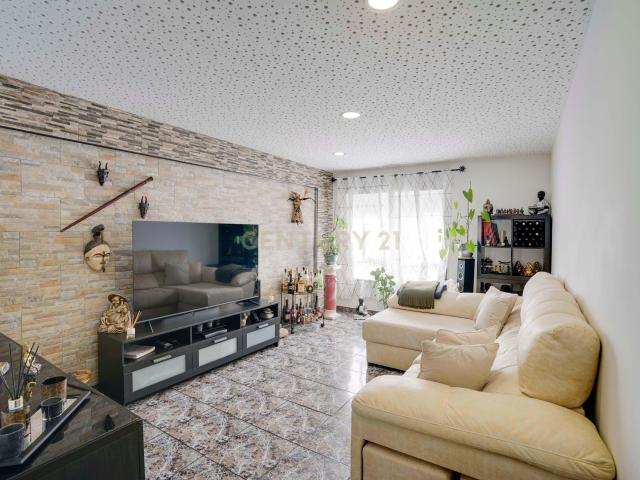 Apartamento para venda com 3 quartos em Camarate