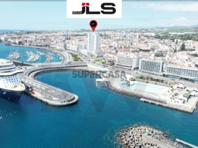 Apartamento Penthouse T3 com Vista Panorâmica de 360º no Coração de Ponta Delgada