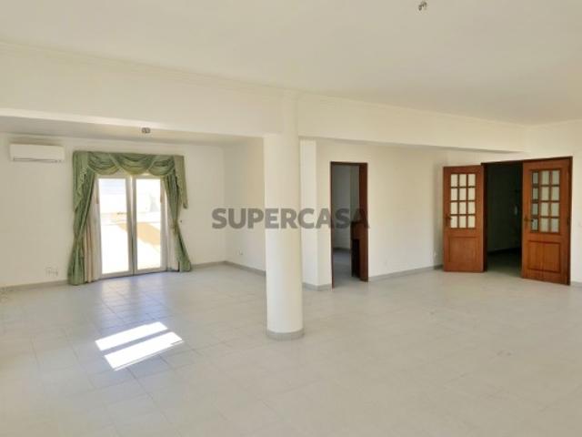 APARTAMENTO PENTHOUSE T4+1 NO CENTRO COM 338.5M2