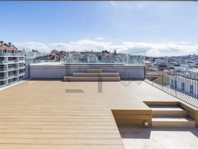 Apartamento Penthouse T4 com Terraço e Piscina Privada, Garagem 3 Carros, para Venda, em Lisboa