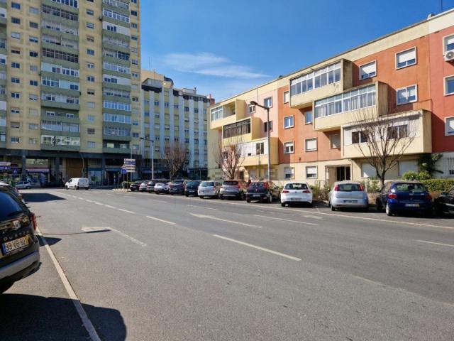Apartamento, Pontinha e Famões