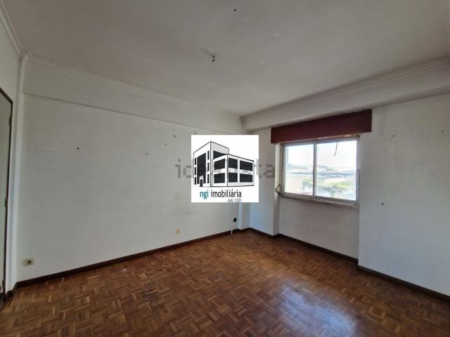Apartamento, Pontinha e Famões