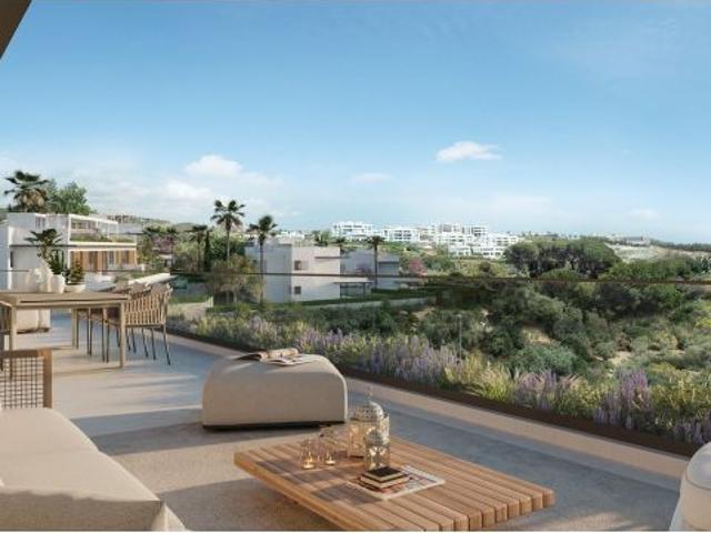 Apartamento planta baja de 4 dormitorios, 4 baños, piscina y jardín. Santa Clara Golf, Marbella