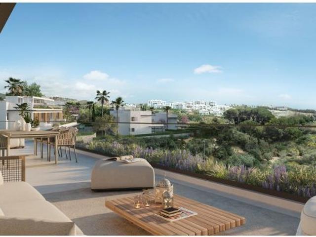 Apartamento planta baja de 4 dormitorios, 4 baños y jardín. Santa Clara Golf, Marbella