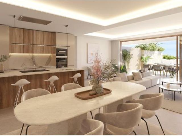 Apartamento planta baja de 3 dormitorios y 3 baños con jardín y piscina privada. Mijas Costa