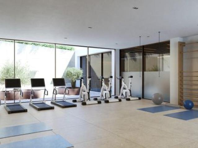 Apartamento planta baja de 3 dormitorios, 3 baños y amplio jardín. Estepona