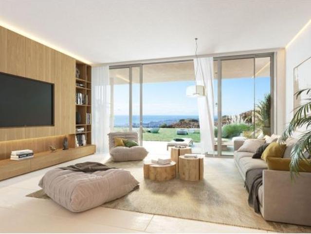 Apartamento planta baja de 3 dormitorios, 3 baños y jardín en El Higuerón, Fuengirola