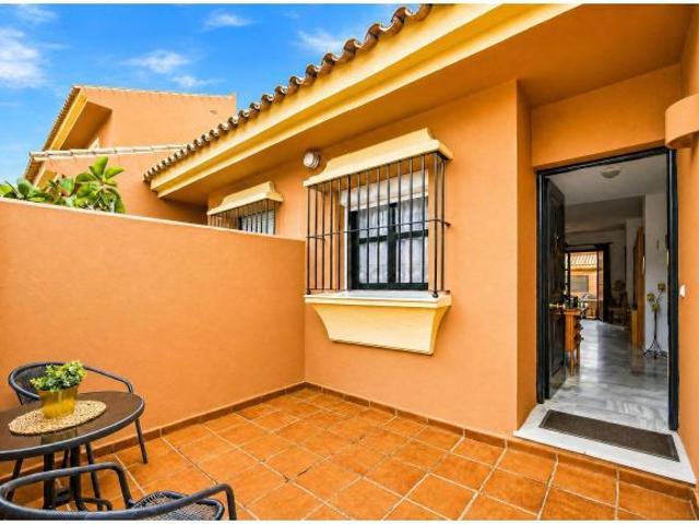 APARTAMENTO PLANTA BAJA EN URBANIZACION CON PISCINA