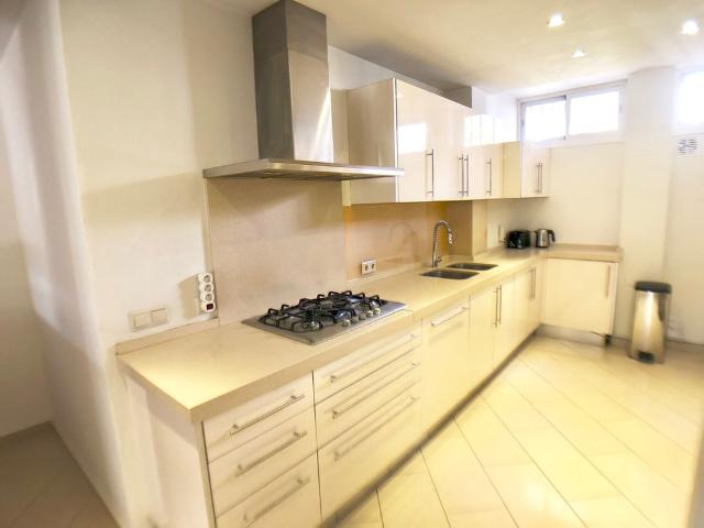 Apartamento planta baja en alquiler en Marbella, Marbella