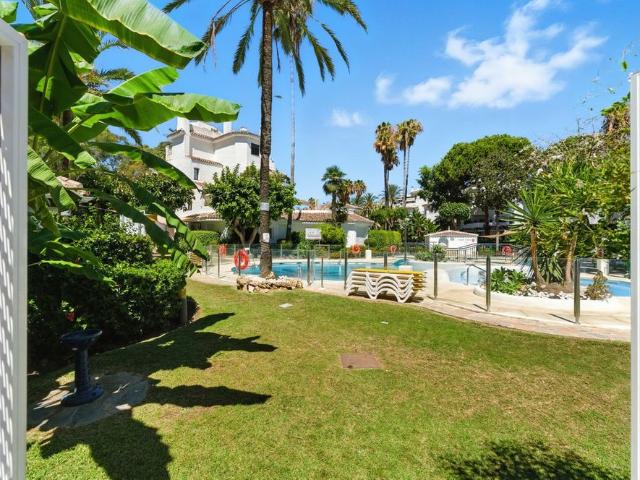 Apartamento planta baja en alquiler en Marbella, Marbella