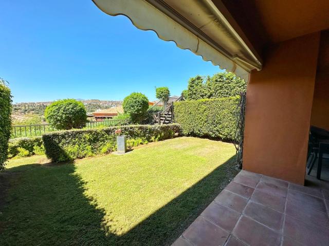 Apartamento Planta Baja en Atalaya, Costa del Sol – Lujo, confort y exclusividad