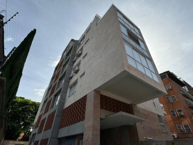 Apartamento Planta Baja en La Castellana obra limpia