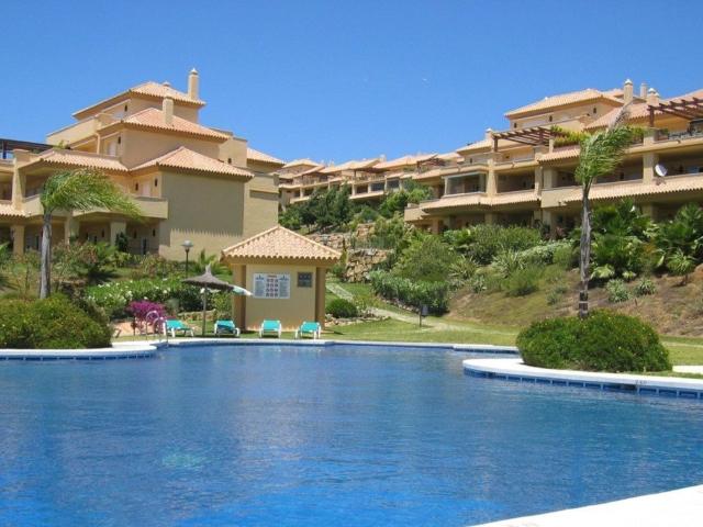 Apartamento Planta Baja, Nueva Andalucía, Costa del Sol. 2 D. 201m² Marbella